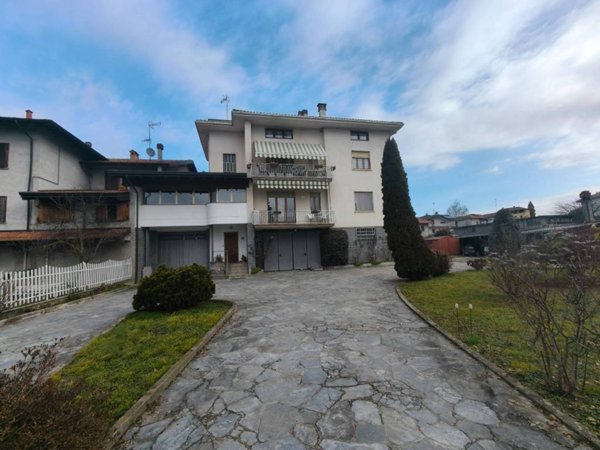 casa indipendente in vendita a Gattico-Veruno in zona Gattico