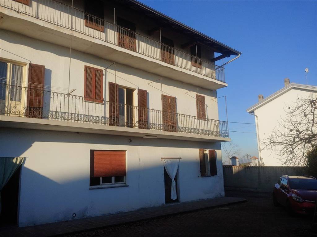 casa indipendente in vendita a Gattico-Veruno in zona Veruno