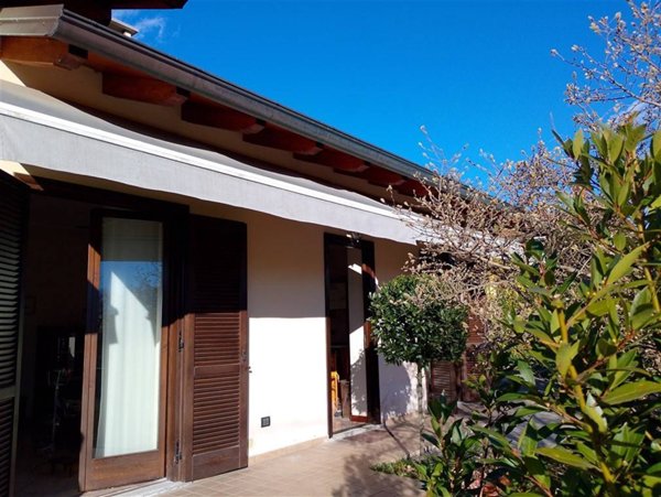 casa indipendente in vendita a Gattico-Veruno in zona Gattico