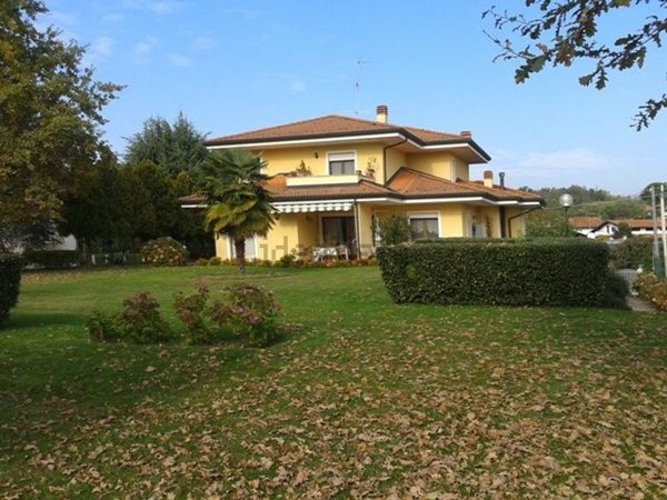 casa indipendente in vendita a Gattico-Veruno in zona Revislate