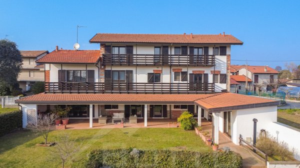 casa indipendente in vendita a Gattico-Veruno in zona Veruno