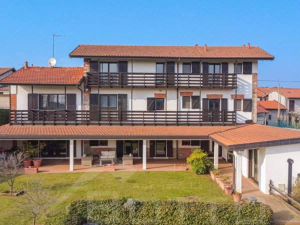 casa indipendente in vendita a Gattico-Veruno in zona Veruno