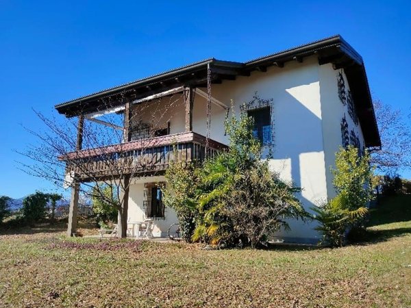 casa indipendente in vendita a Gattico-Veruno in zona Gattico