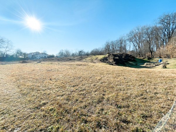 terreno edificabile in vendita a Gattico-Veruno in zona Gattico