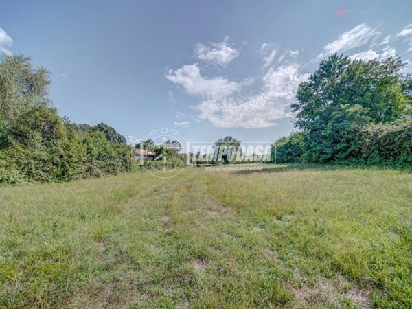 terreno edificabile in vendita a Gattico-Veruno