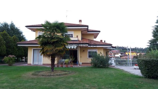 casa indipendente in vendita a Gattico-Veruno in zona Revislate