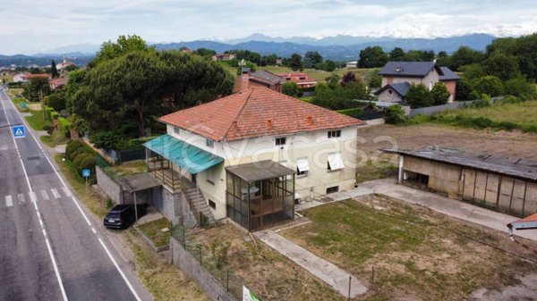casa indipendente in vendita a Gattico-Veruno in zona Gattico