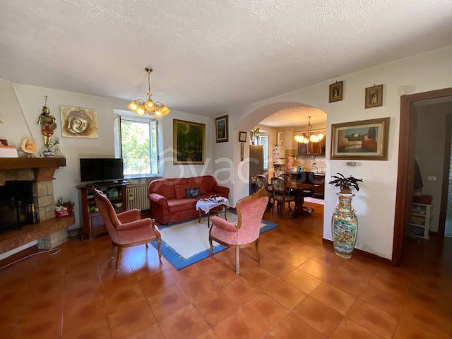 casa indipendente in vendita a Gattico-Veruno in zona Veruno