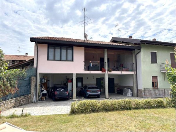 casa indipendente in vendita a Gattico-Veruno in zona Gattico