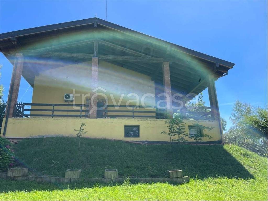 casa indipendente in vendita a Gattico-Veruno in zona Veruno