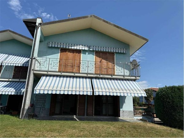 casa indipendente in vendita a Gattico-Veruno in zona Veruno