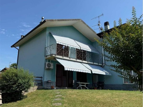 casa indipendente in vendita a Gattico-Veruno in zona Veruno