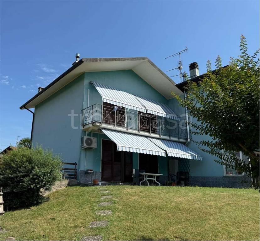 casa indipendente in vendita a Gattico-Veruno in zona Veruno