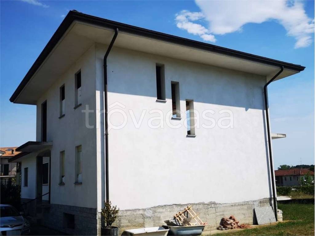 casa indipendente in vendita a Gattico-Veruno in zona Maggiate Inferiore