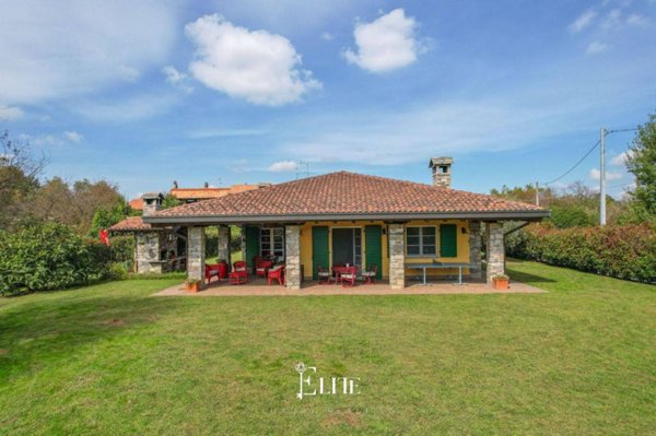 casa indipendente in vendita a Gattico-Veruno in zona Revislate