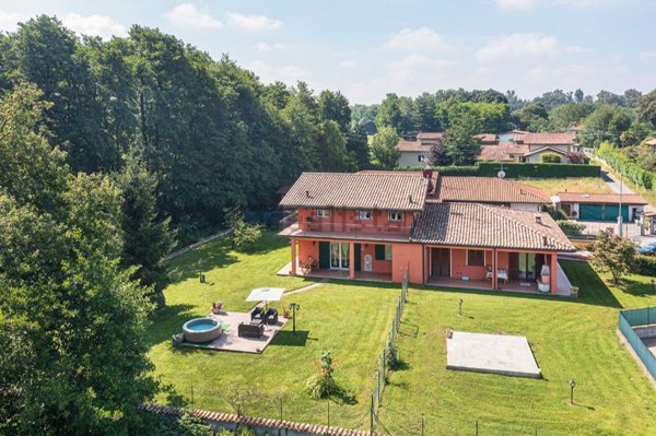 casa indipendente in vendita a Gattico-Veruno in zona Revislate