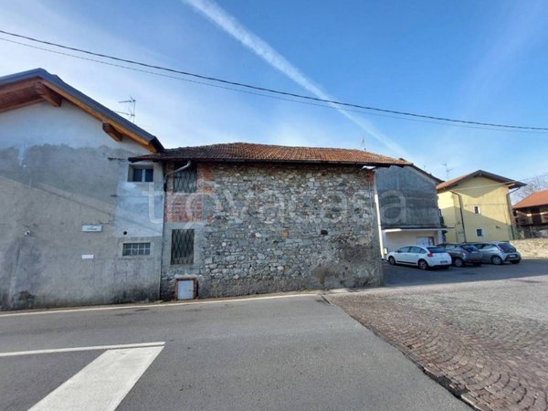 casa indipendente in vendita a Gattico-Veruno in zona Revislate