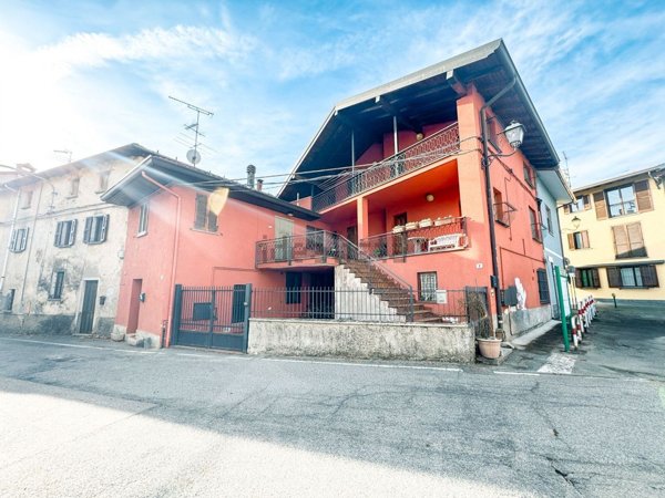 casa indipendente in vendita a Gattico-Veruno in zona Gattico