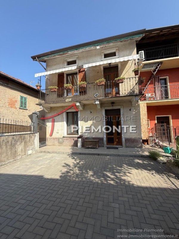 casa indipendente in vendita a Gattico-Veruno in zona Gattico