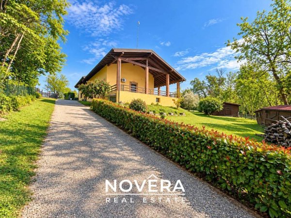 casa indipendente in vendita a Gattico-Veruno in zona Gattico