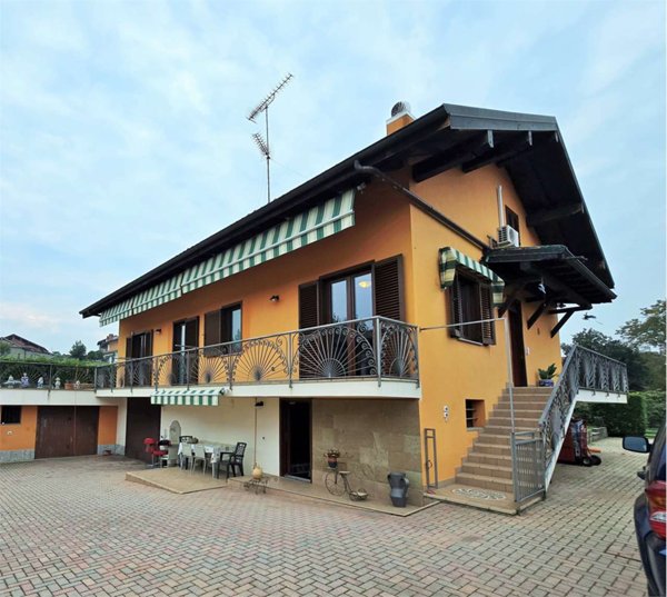 casa indipendente in vendita a Gattico-Veruno in zona Revislate