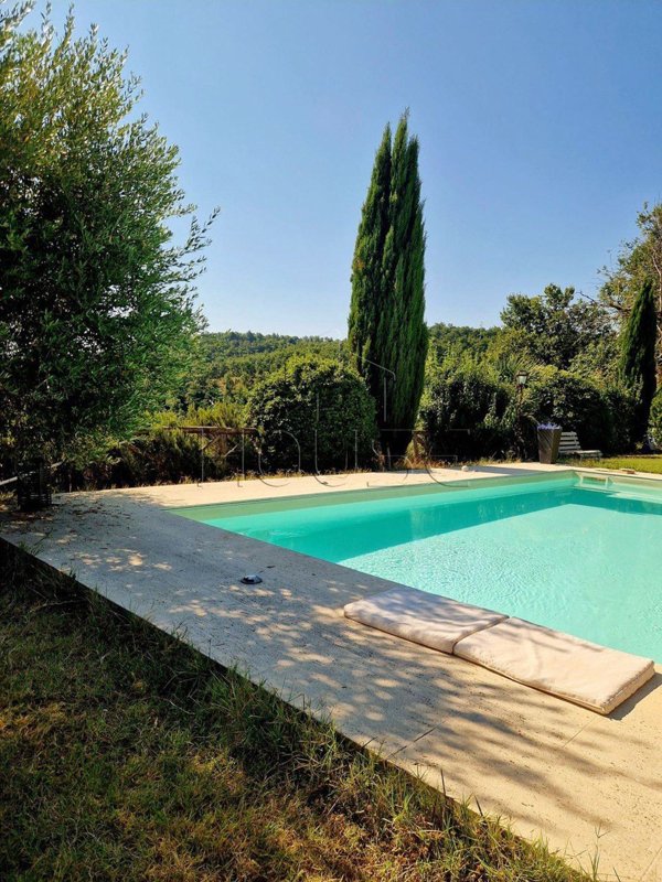 pentavano in vendita ad Anghiari in zona Catigliano