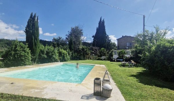 pentavano in vendita ad Anghiari in zona Catigliano