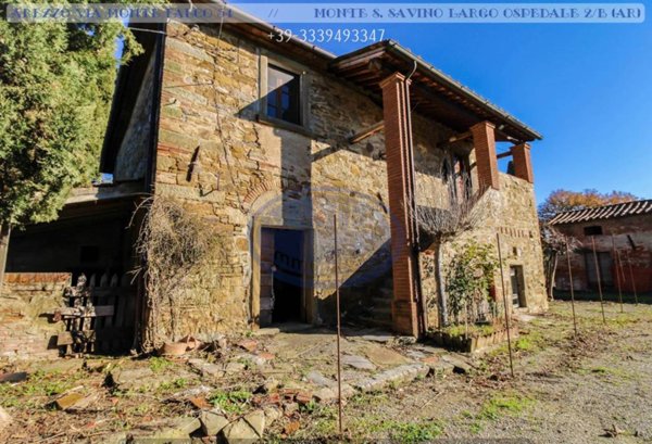 casa indipendente in vendita ad Arezzo in zona Rigutino