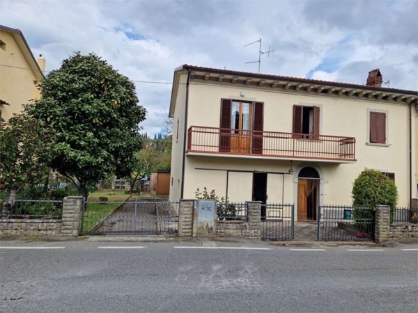 casa indipendente in vendita ad Arezzo in zona Chiassa-Tregozzano