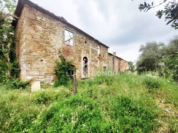 casa indipendente in vendita ad Arezzo in zona Frassineto