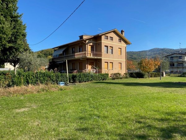 casa indipendente in vendita ad Arezzo in zona Zona La Pace