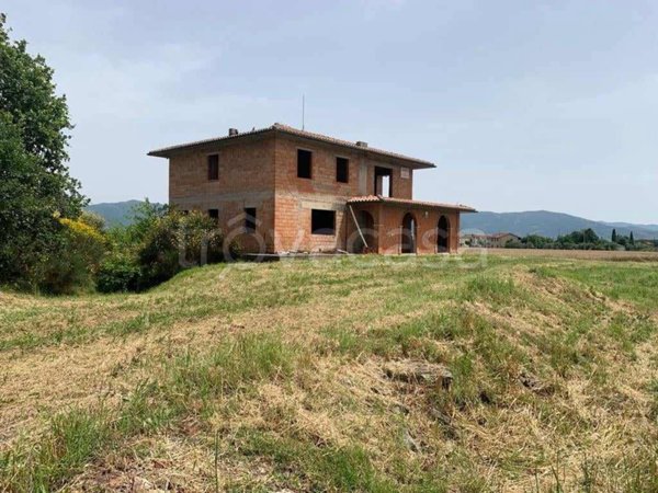 casa indipendente in vendita ad Arezzo in zona Frassineto