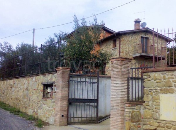 casa indipendente in vendita ad Arezzo in zona San Fabiano