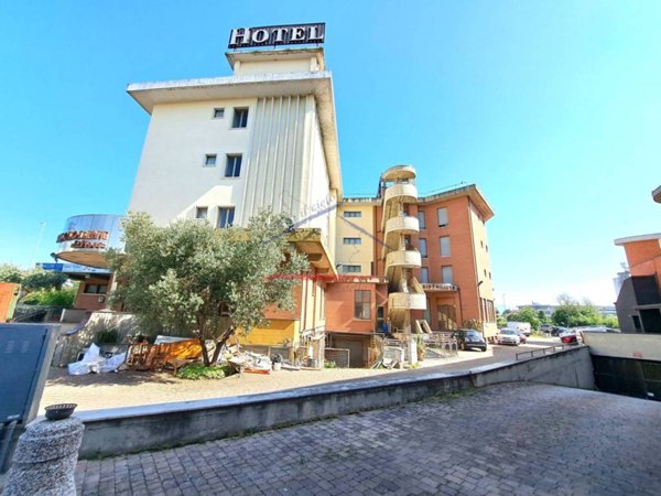 negozio in vendita ad Arezzo in zona Centro Città