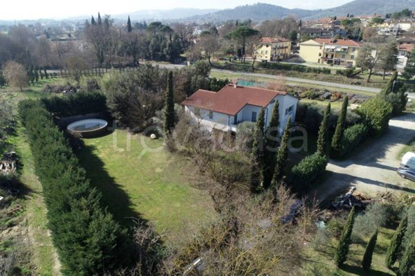 casa indipendente in vendita ad Arezzo in zona San Giuliano