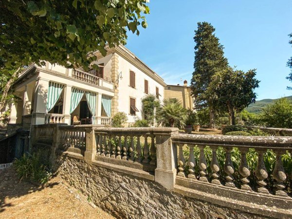 casa indipendente in vendita ad Arezzo in zona Agazzi