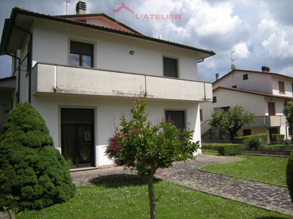 casa indipendente in vendita ad Arezzo in zona Palazzo del Pero