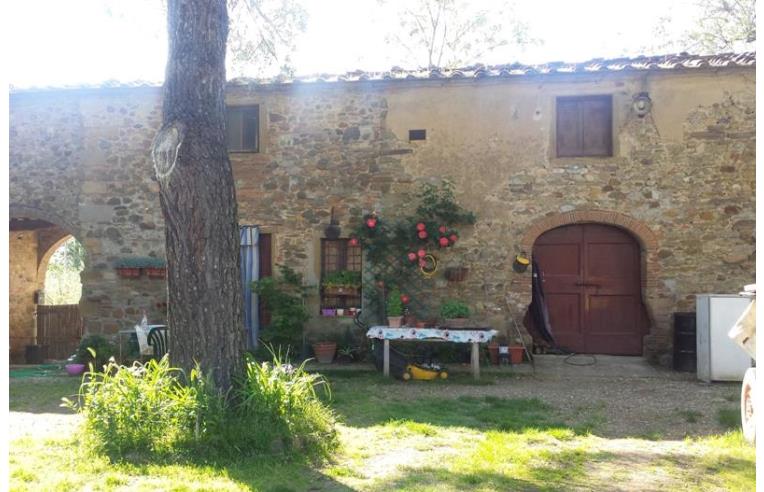 casa indipendente in vendita ad Arezzo in zona Quarata