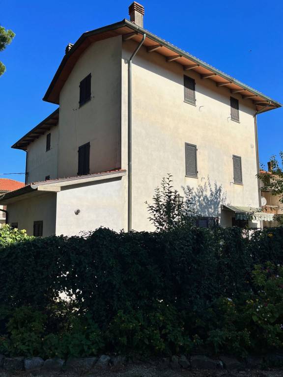 casa indipendente in vendita ad Arezzo in zona Rigutino