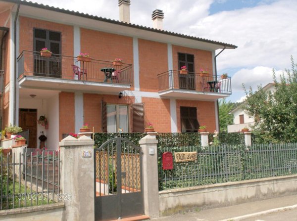 casa indipendente in vendita ad Arezzo in zona Palazzo del Pero