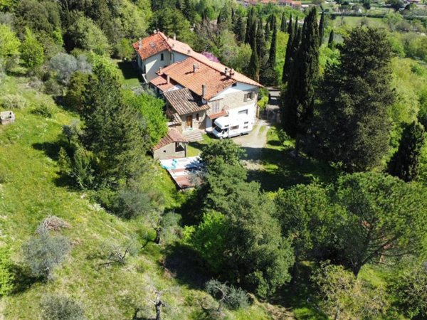 casa indipendente in vendita ad Arezzo in zona Antria