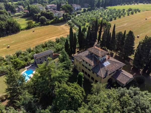 villa in vendita ad Arezzo in zona Centro Città