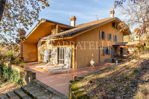 casa indipendente in vendita ad Arezzo in zona Quarata