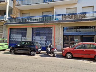 locale di sgombero in vendita ad Arezzo in zona Vittorio Veneto
