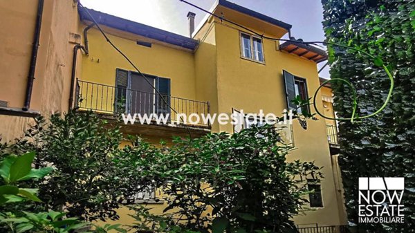 casa indipendente in vendita ad Arezzo in zona Centro Città