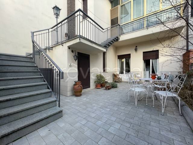 casa indipendente in vendita ad Arezzo in zona Fiorentina