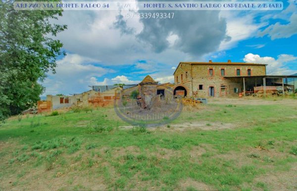 casa indipendente in vendita ad Arezzo in zona Puliciano