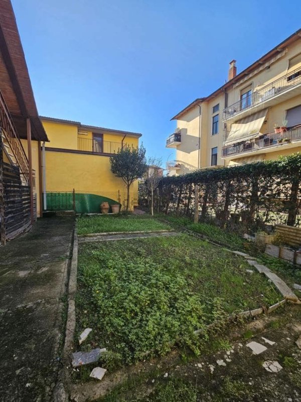 casa indipendente in vendita ad Arezzo