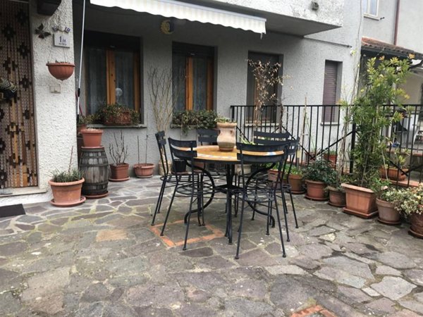 casa indipendente in vendita ad Arezzo in zona Staggiano