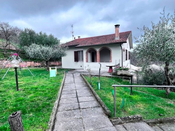 casa indipendente in vendita ad Arezzo in zona Ponte Alla Chiassa